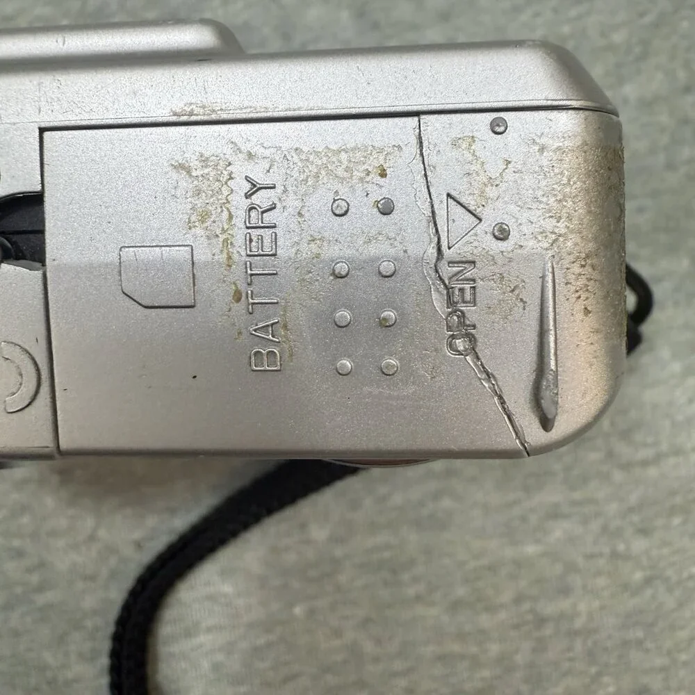 WORKING Polaroid i832 8.0 MP Digital Camera - Silver *READ*